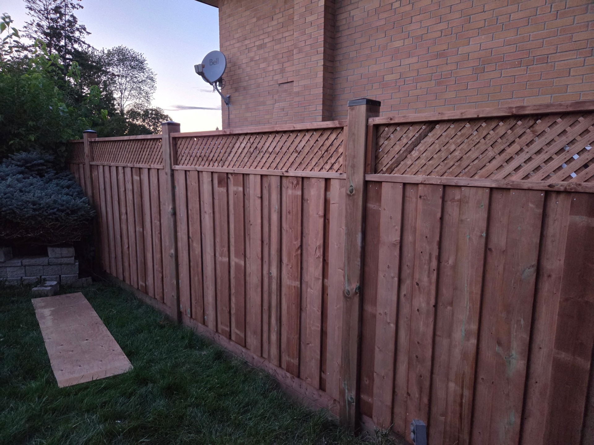 Lattice fence installation Etobicoke