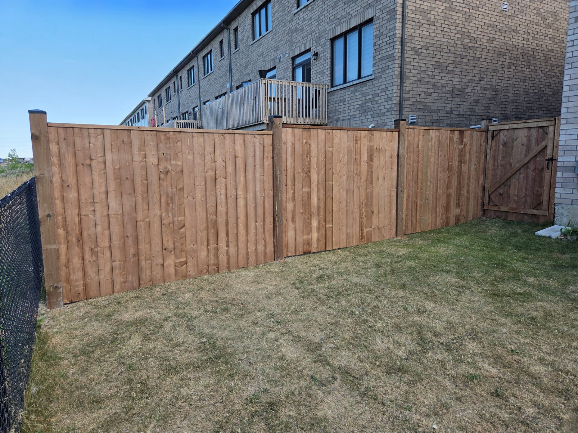 Brampton – Wood Fence with Gate